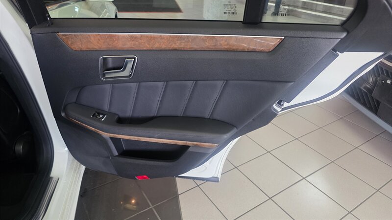 Used 2012 Mercedes-Benz E 350 4MATIC Sedan image 24