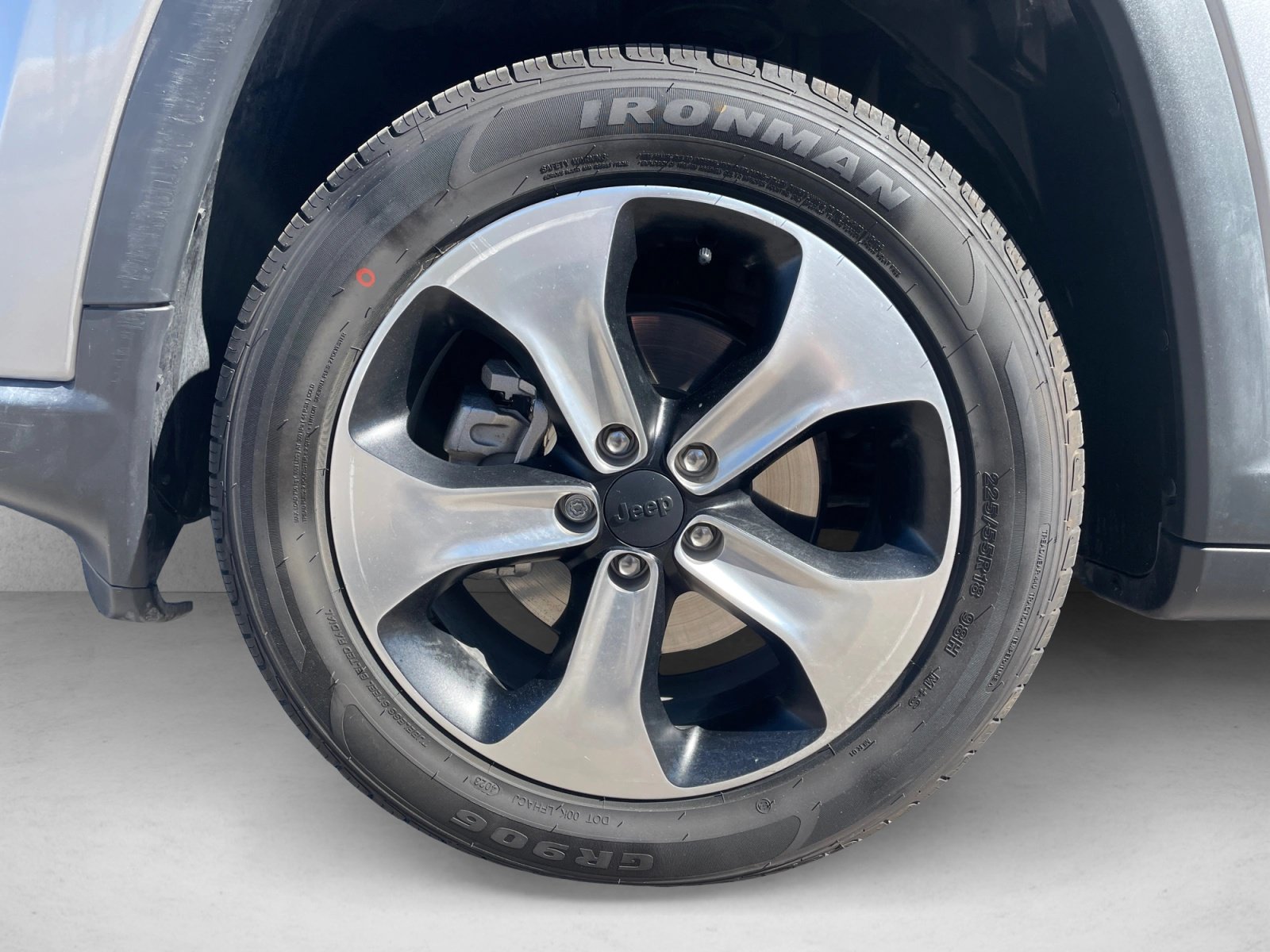 Used 2017 Jeep Compass Latitude w/ Popular Equipment Group FWD image 9