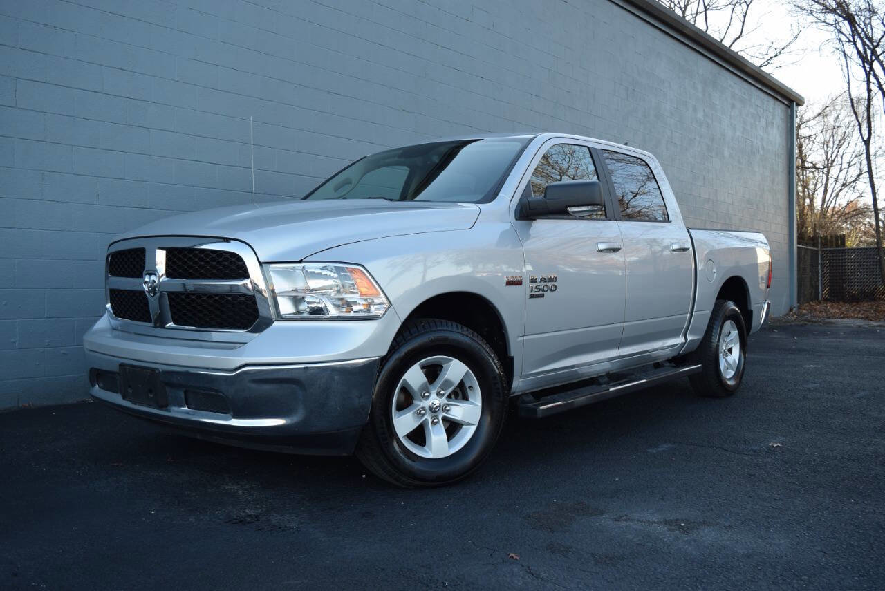 Used 2019 RAM 1500 Classic SLT w/ Luxury Group image 1