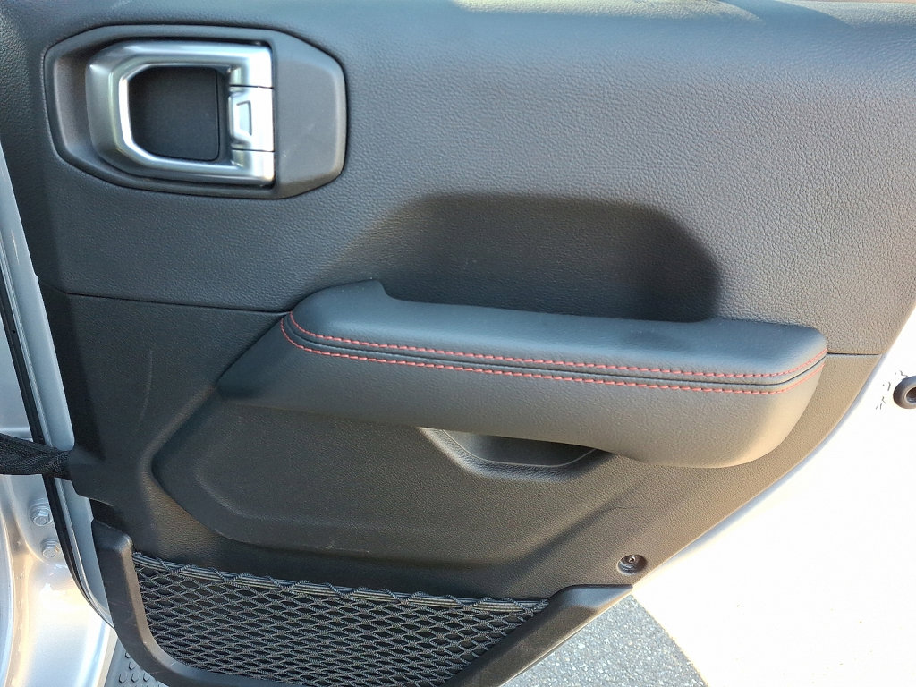 Used 2022 Jeep Wrangler Unlimited Rubicon w/ Steel Bumper Group image 14