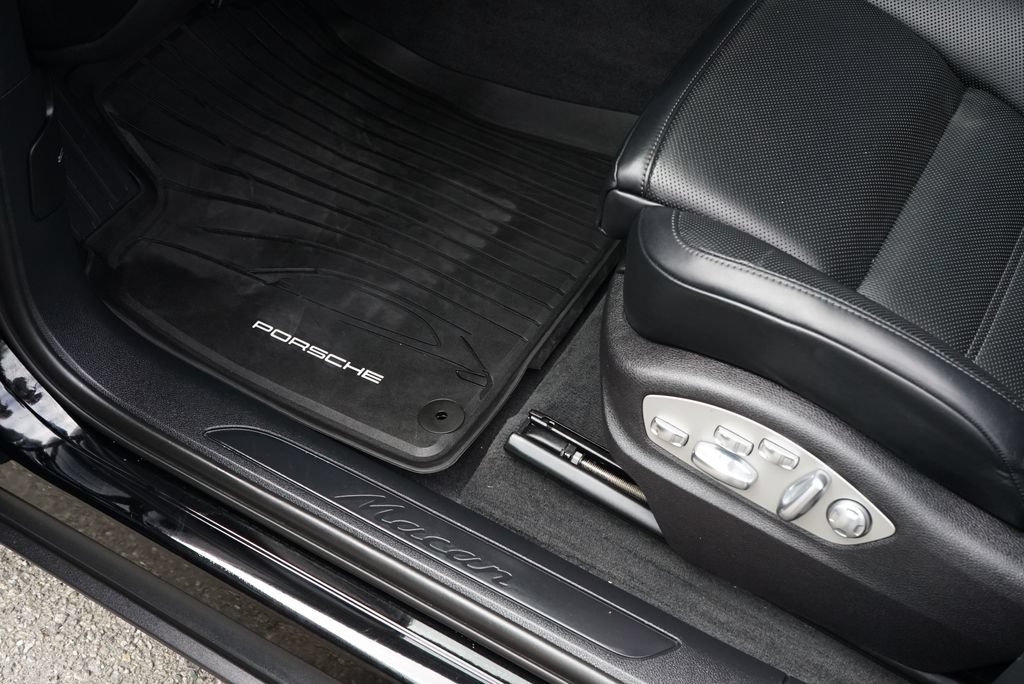 Used 2024 Porsche Macan AWD/4WD image 27