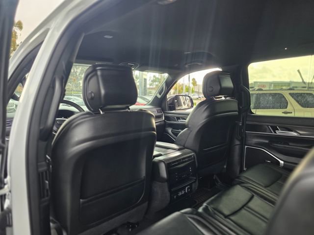 Used 2024 Jeep Wagoneer L Series II w/ Flexible Seating Group RWD image 20