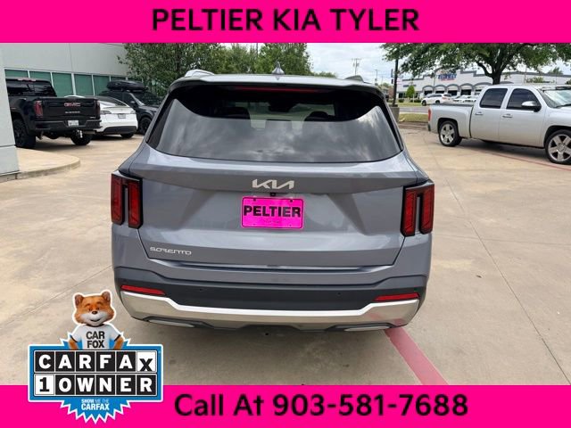 Used 2024 Kia Sorento S w/ Panoramic Sunroof Package FWD image 11