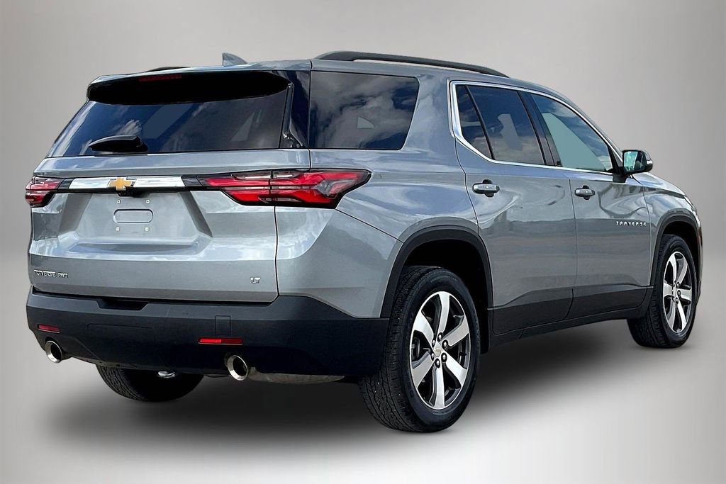 Used 2023 Chevrolet Traverse LT w/ LT Premium Package AWD/4WD image 5