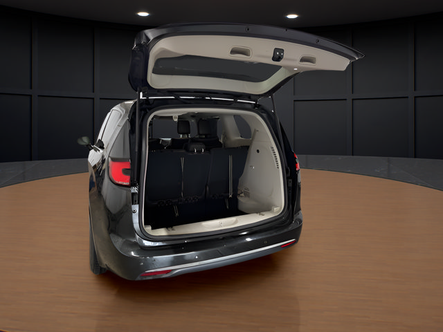 Used 2024 Chrysler Pacifica Limited FWD image 7