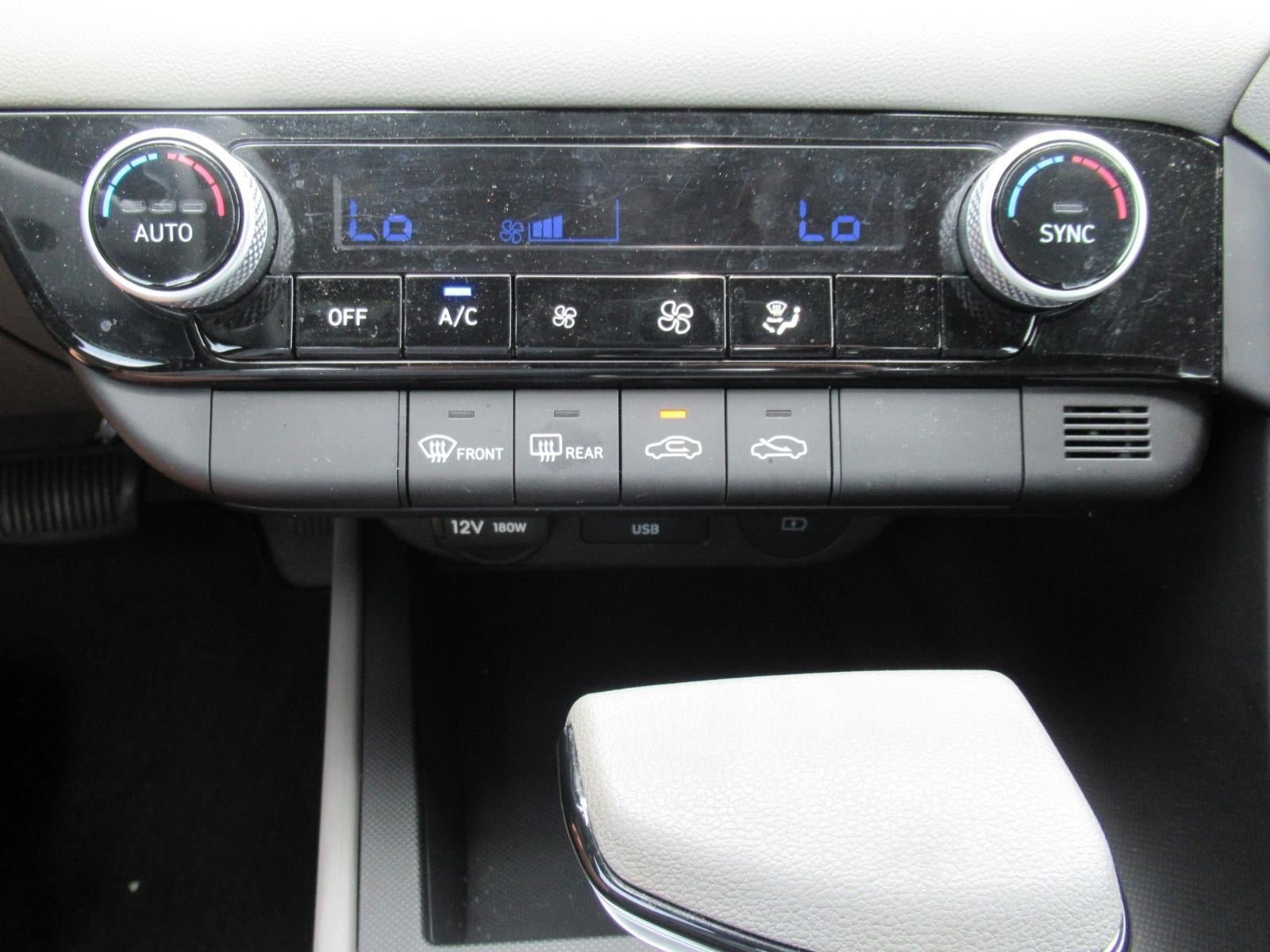 Used 2024 Hyundai Elantra SEL FWD image 26