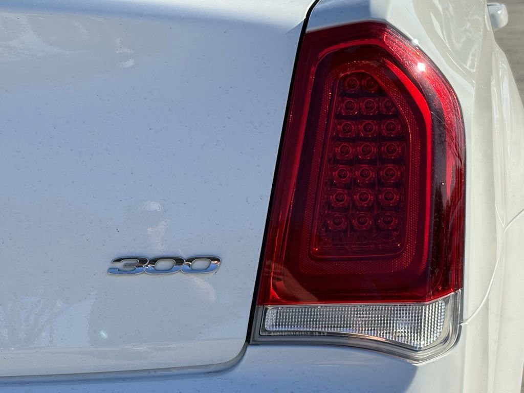 Used 2022 Chrysler 300 Touring image 7
