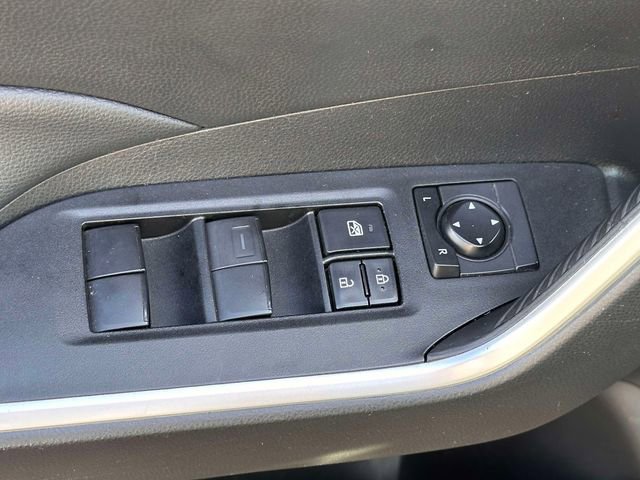 Used 2021 Toyota RAV4 XLE AWD/4WD image 13