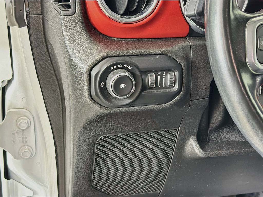 Used 2021 Jeep Wrangler Unlimited Rubicon w/ Uconnect 4C Nav & Sound Group AWD/4WD image 30