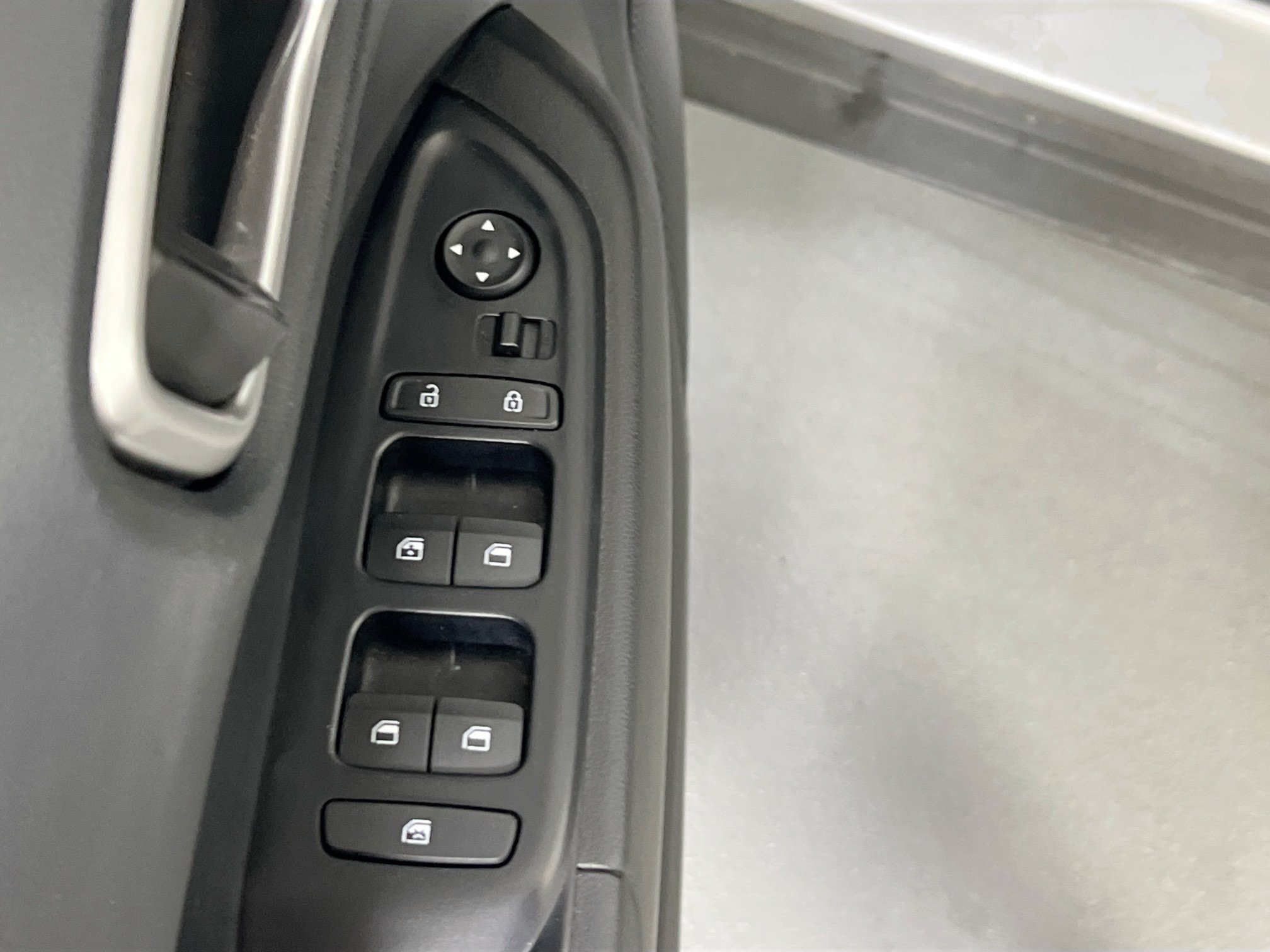 Used 2024 Hyundai Venue SEL FWD image 17