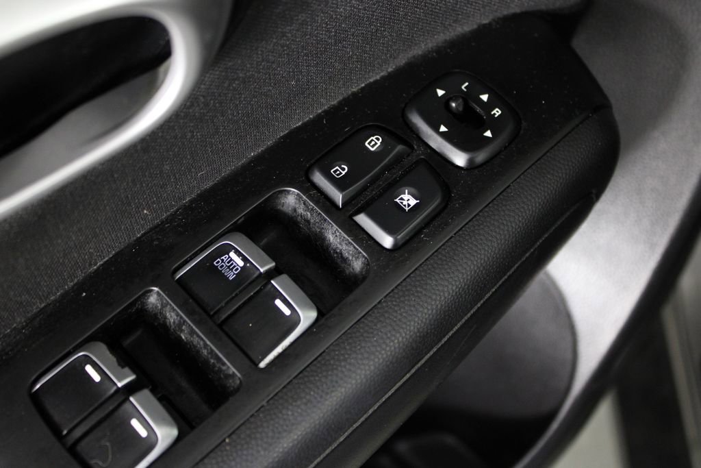 Used 2017 Kia Soul image 20