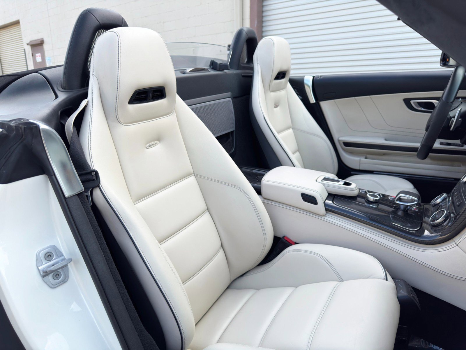 Used 2012 Mercedes-Benz SLS AMG Roadster image 33