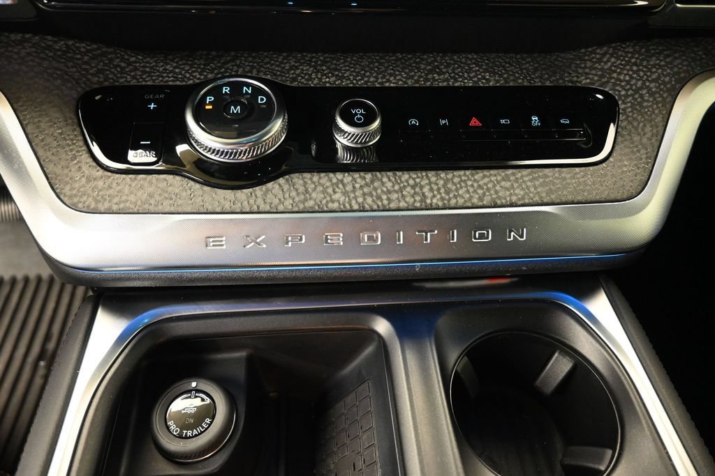 Used 2025 Ford Expedition Tremor AWD/4WD image 23