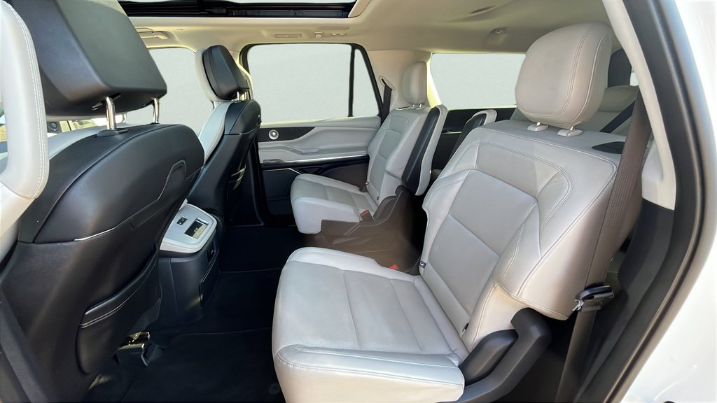 Used 2025 Lincoln Navigator L Reserve AWD/4WD image 16