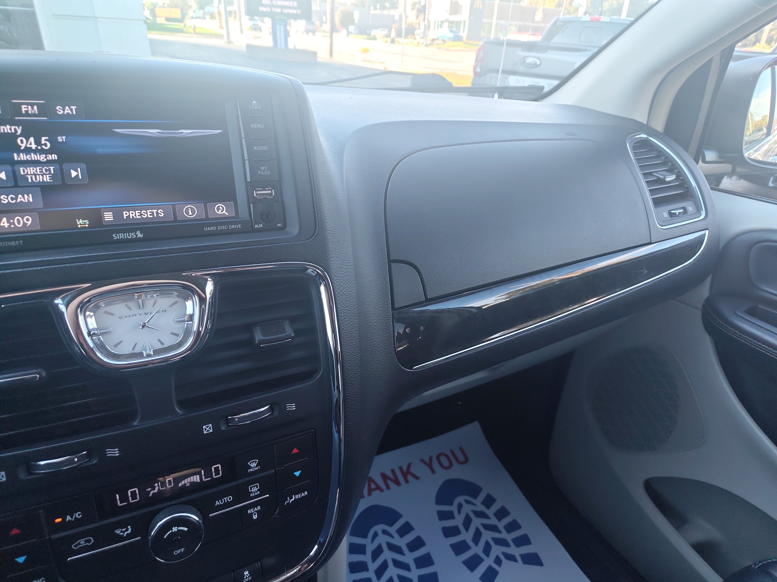 Used 2014 Chrysler Town & Country Touring FWD image 25