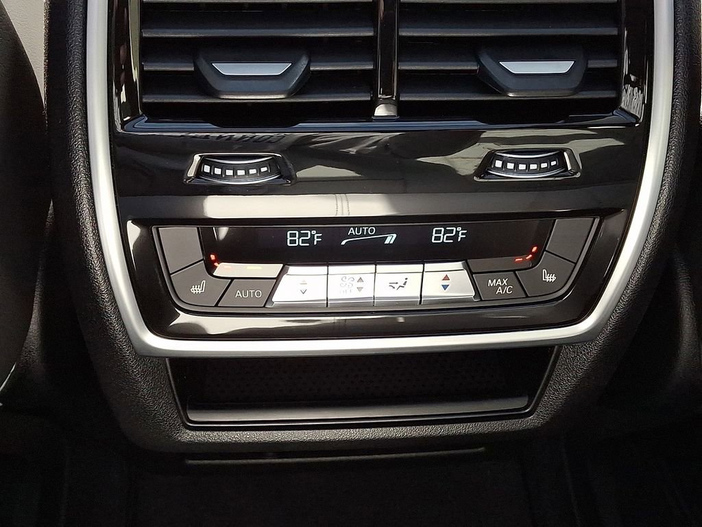 Used 2026 BMW X5 xDrive40i w/ Climate Comfort Package image 11