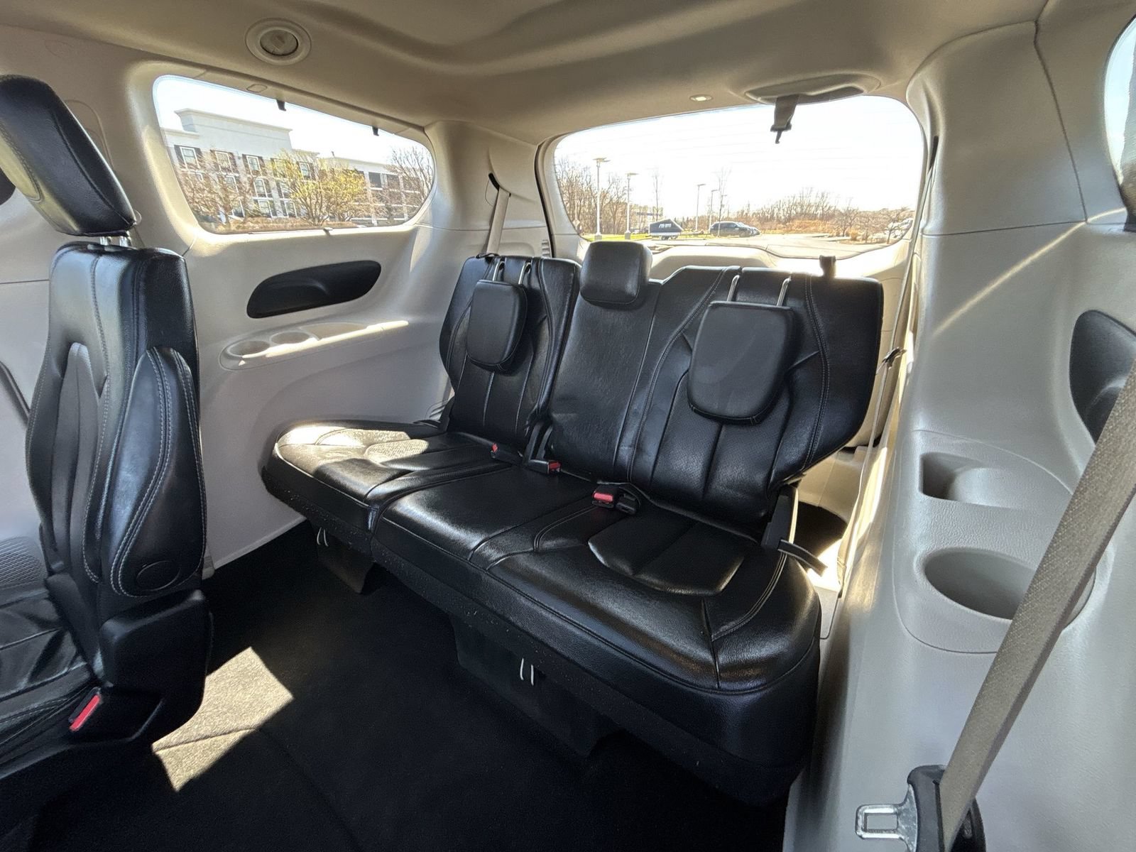 Used 2022 Chrysler Pacifica Touring-L AWD/4WD image 24