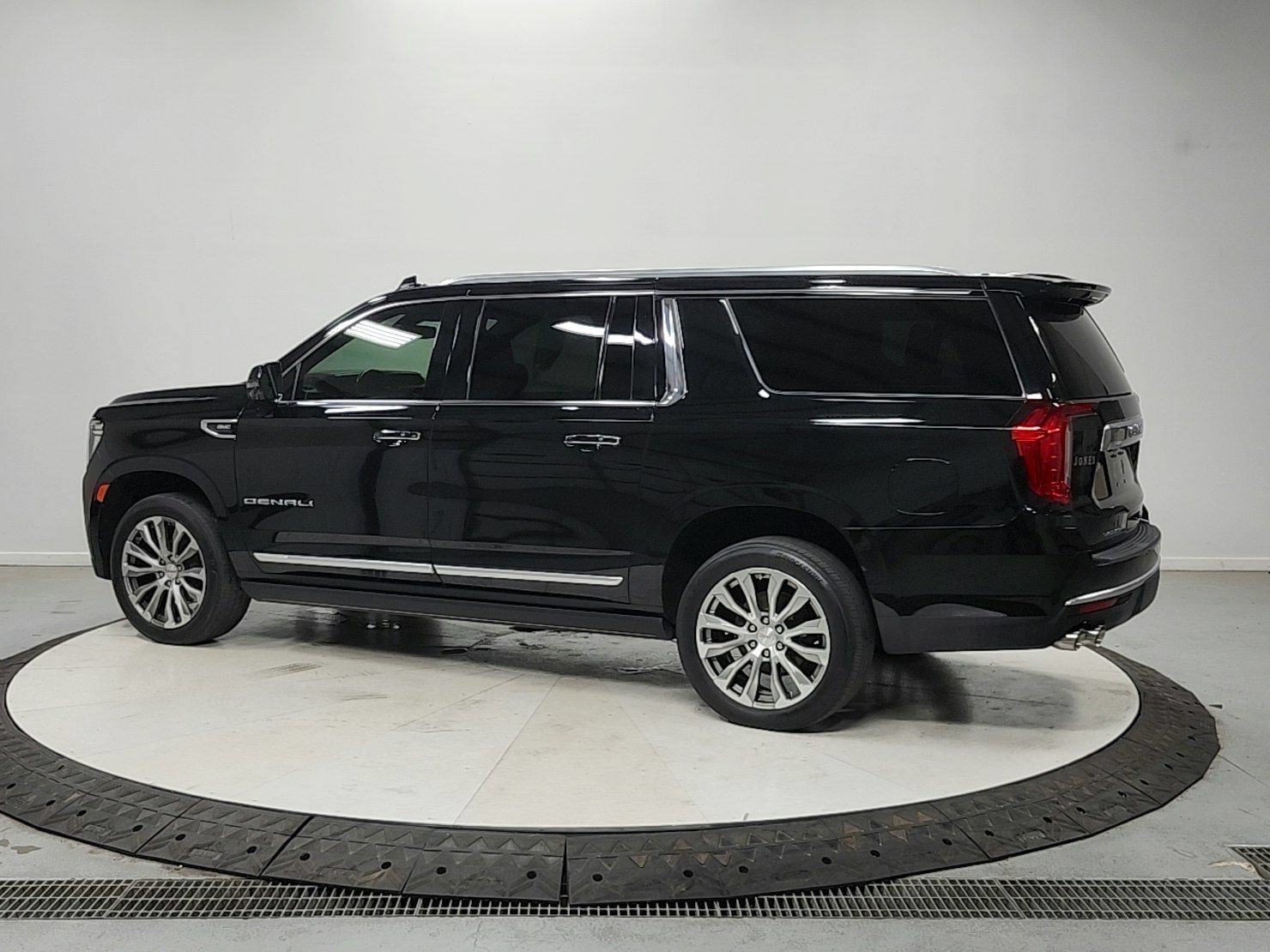 Used 2021 GMC Yukon XL Denali AWD/4WD image 5