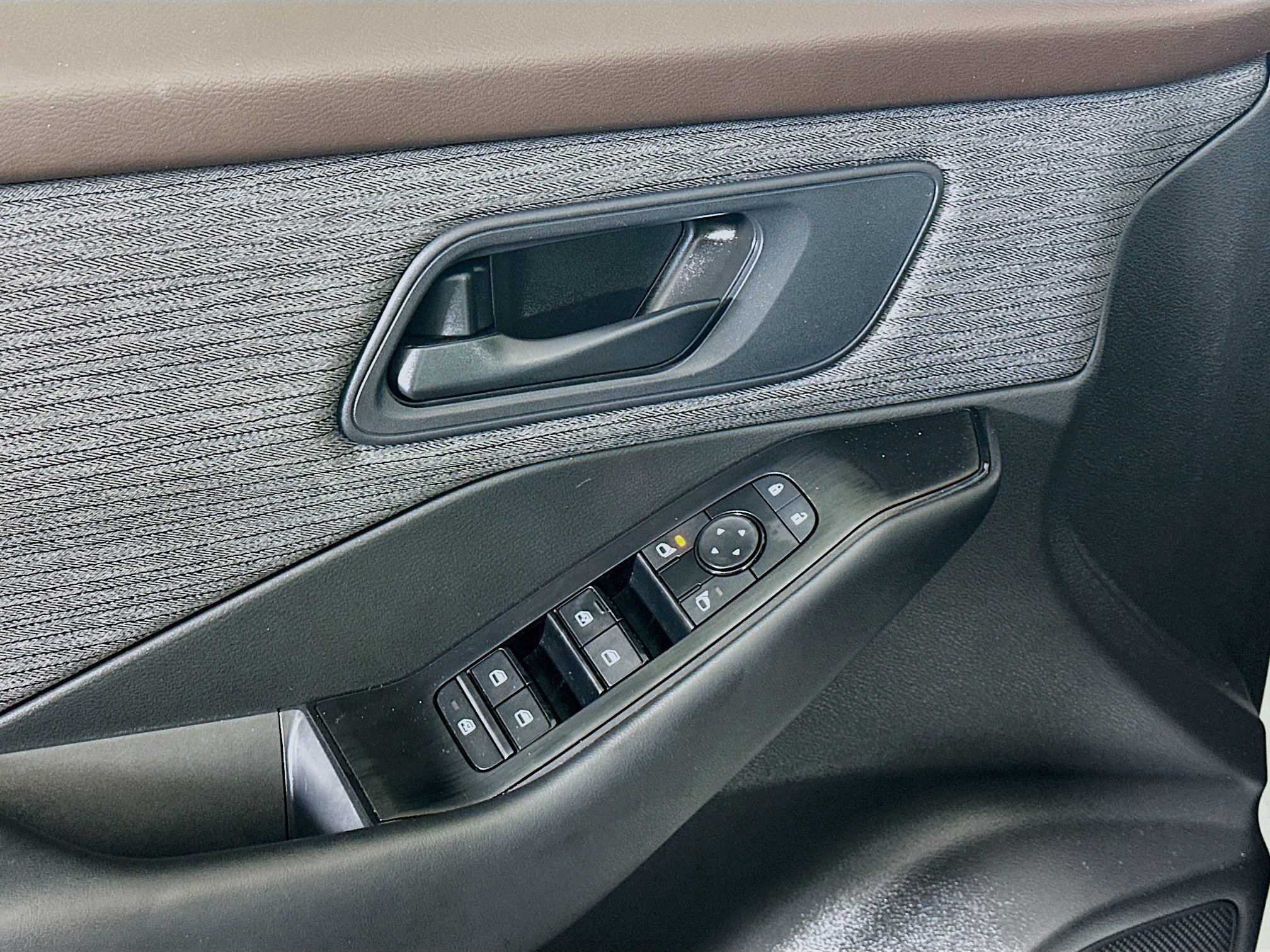 Used 2023 Nissan Rogue S image 15