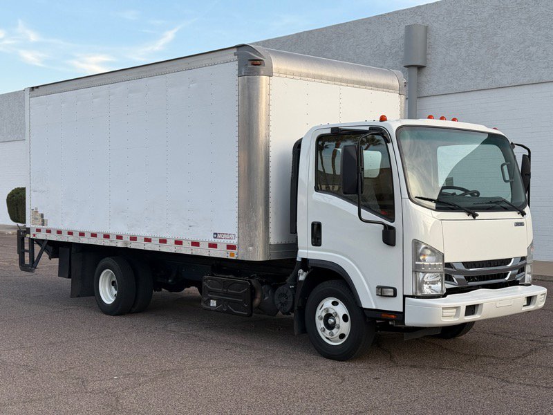 Used 2023 Isuzu NPR image 1