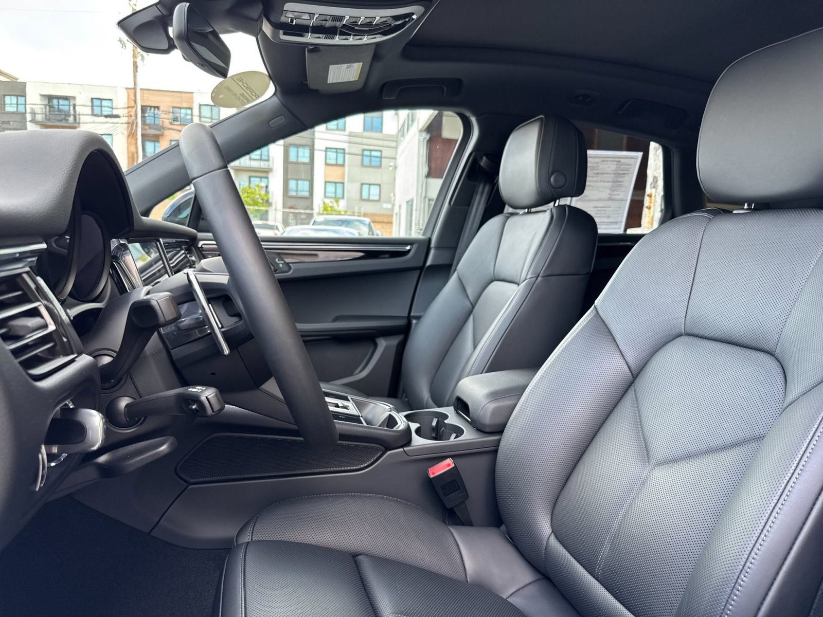 Certified 2026 Porsche Macan AWD/4WD image 5
