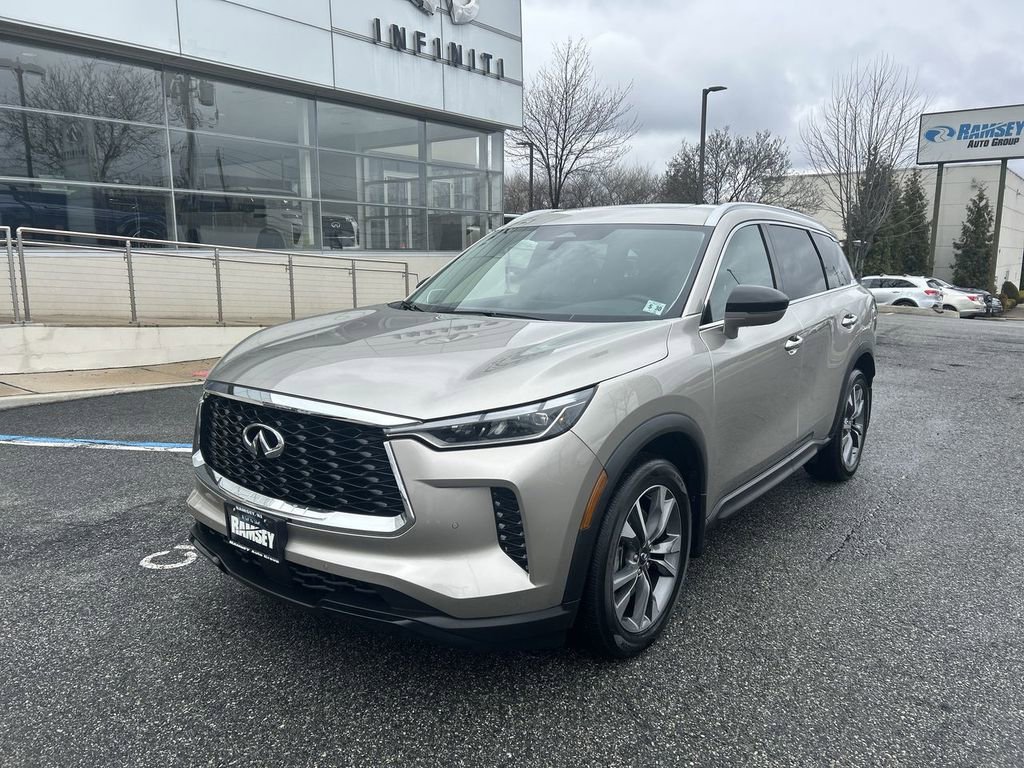 Certified 2025 INFINITI QX60 Luxe image 4
