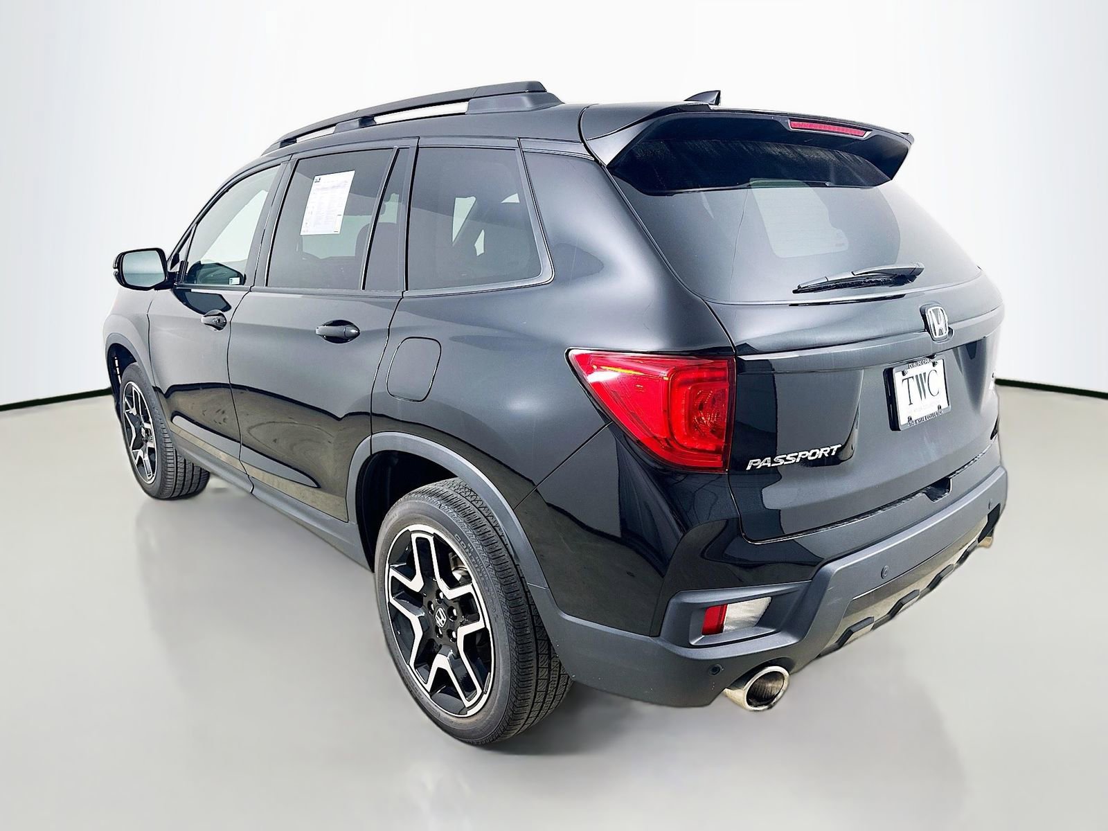 Used 2023 Honda Passport Elite image 7