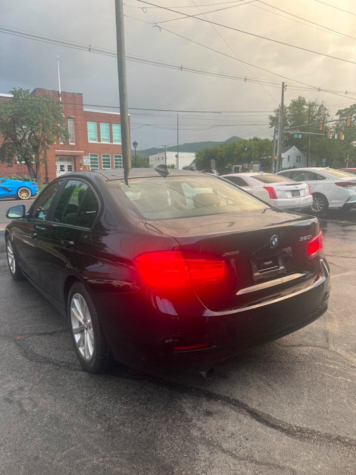 Used 2017 BMW 320i xDrive Sedan AWD/4WD image 3