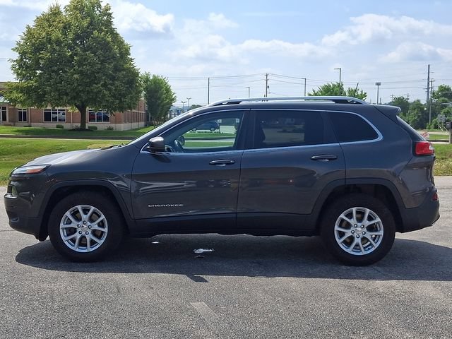 Used 2016 Jeep Cherokee Latitude w/ Safety/Convenience Group AWD/4WD image 6