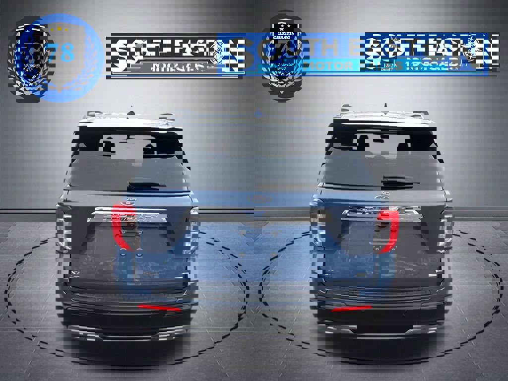 Used 2020 Ford Explorer XLT w/ Equipment Group 202A image 4