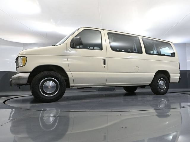 Used 1995 Ford E-150 and Econoline 150 Club Wagon RWD image 38