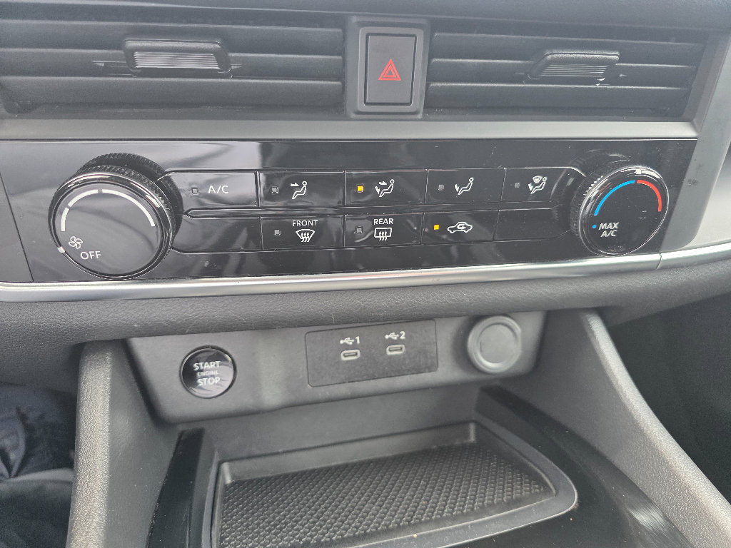 Used 2023 Nissan Rogue S image 19