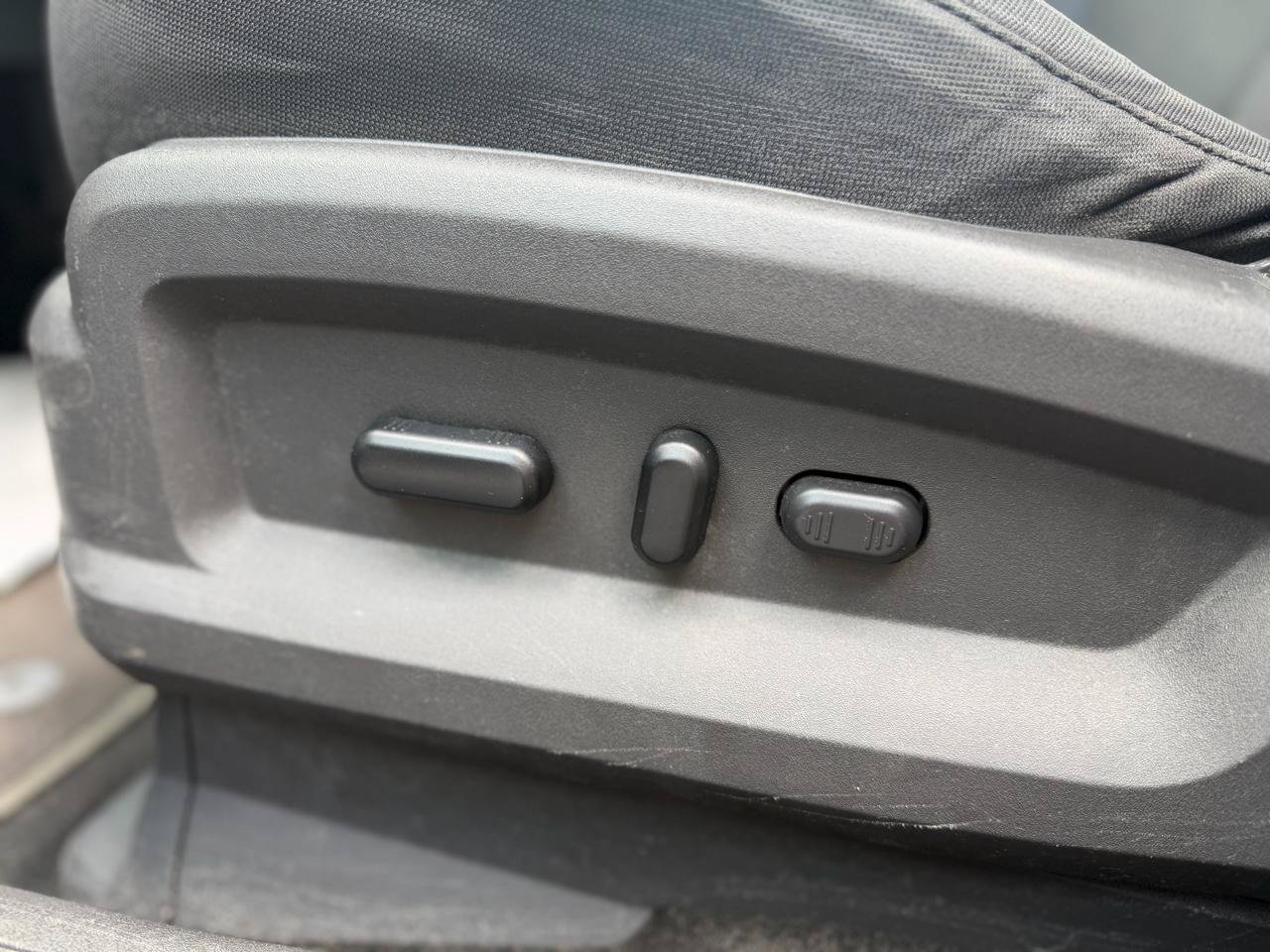 Used 2013 Ford Edge SEL FWD image 22