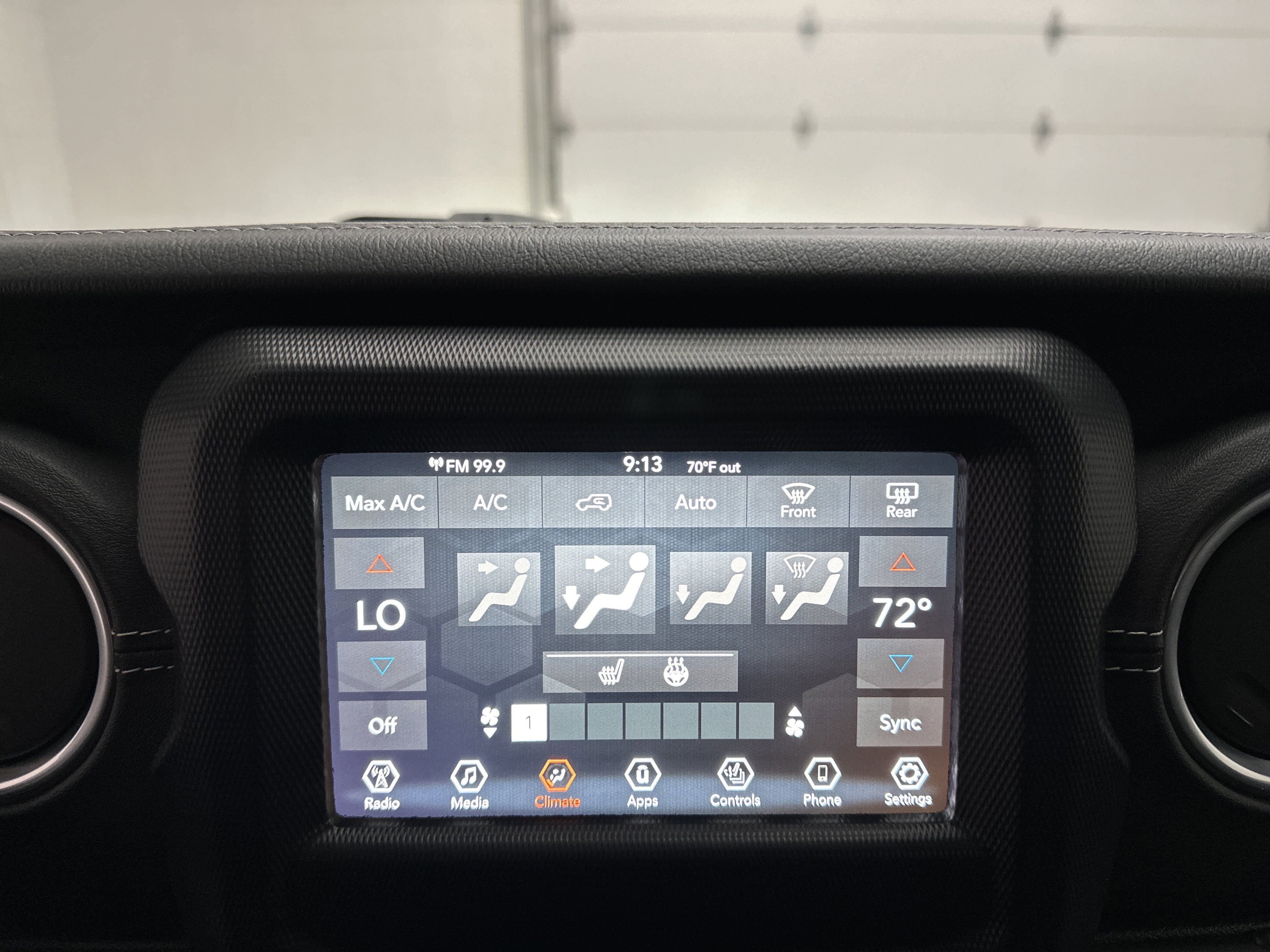 Used 2018 Jeep Wrangler Unlimited Sahara image 34