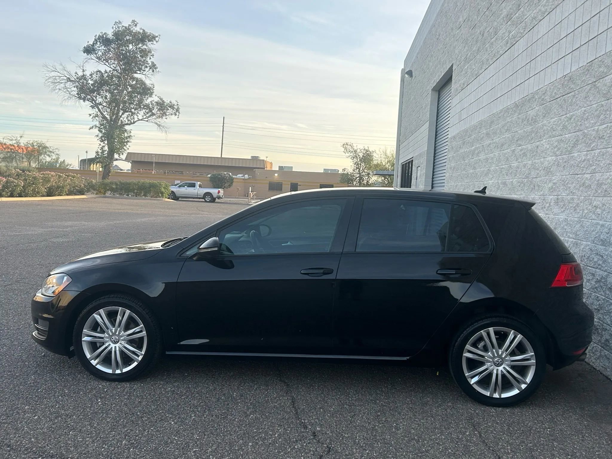 Used 2015 Volkswagen Golf TDI SE image 5