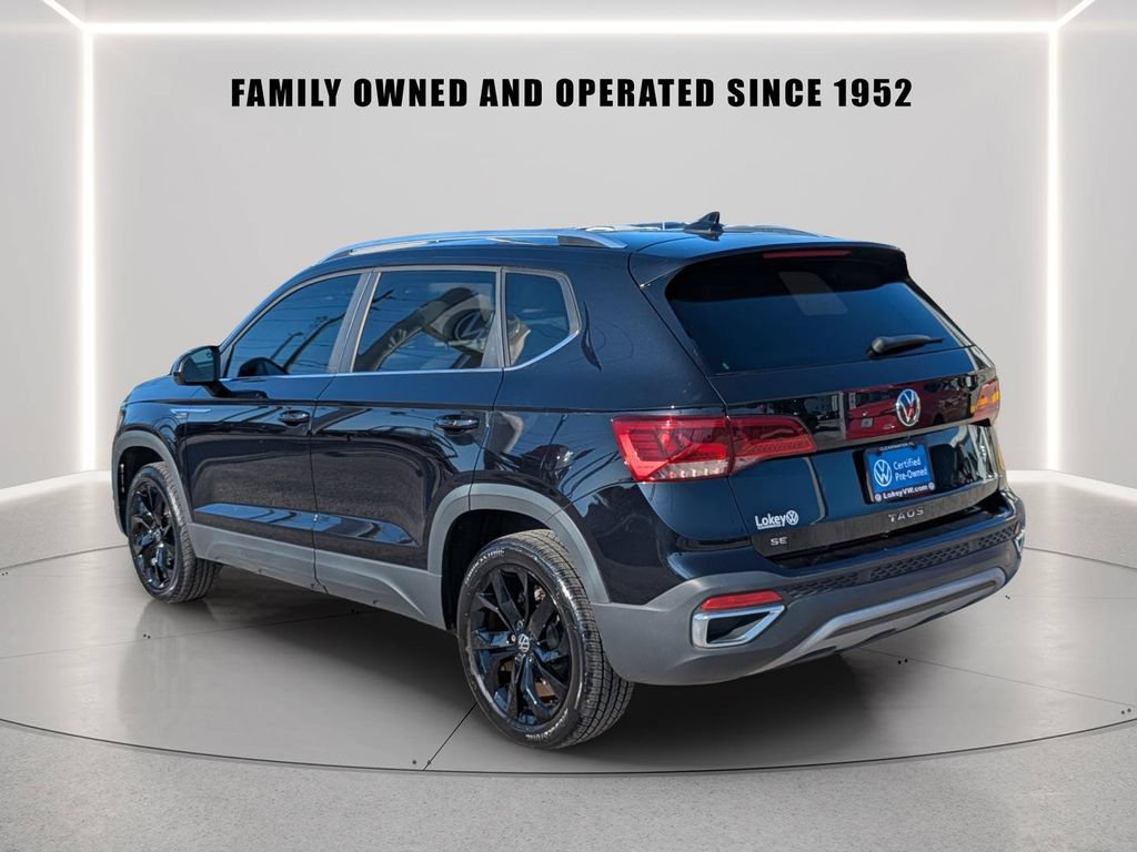 Certified 2023 Volkswagen Taos SE w/ Black Wheel Package FWD image 4