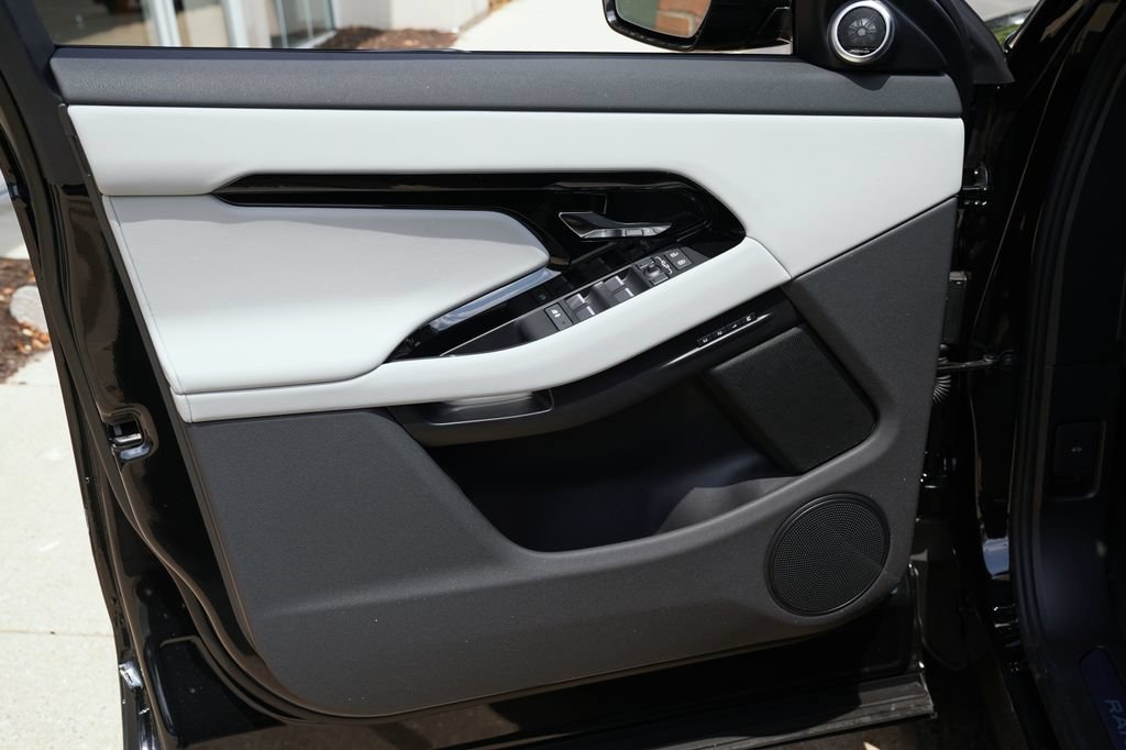 New 2026 Land Rover Range Rover Evoque S AWD/4WD image 10