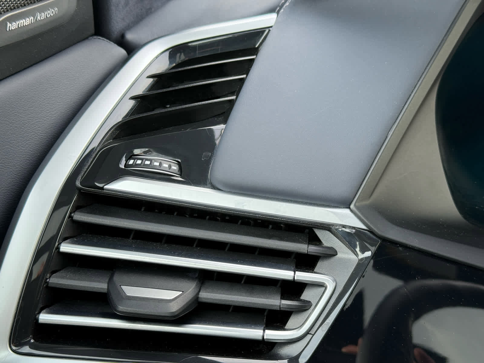 Used 2022 BMW X7 M50i image 31