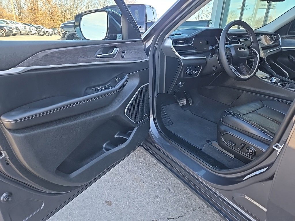 Used 2022 Jeep Grand Cherokee Limited 4xe w/ Luxury Tech Group II image 30