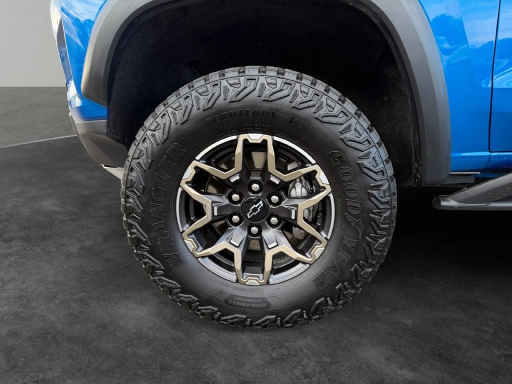 Used 2024 Chevrolet Colorado ZR2 w/ Technology Package AWD/4WD image 4
