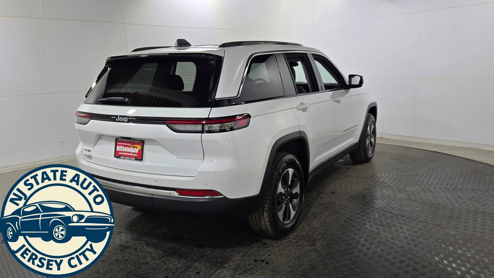 Used 2022 Jeep Grand Cherokee Limited 4xe image 7