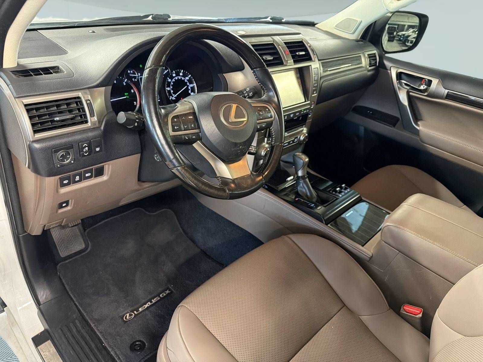 Used 2020 Lexus GX 460 Premium w/ Premium Package AWD/4WD image 4