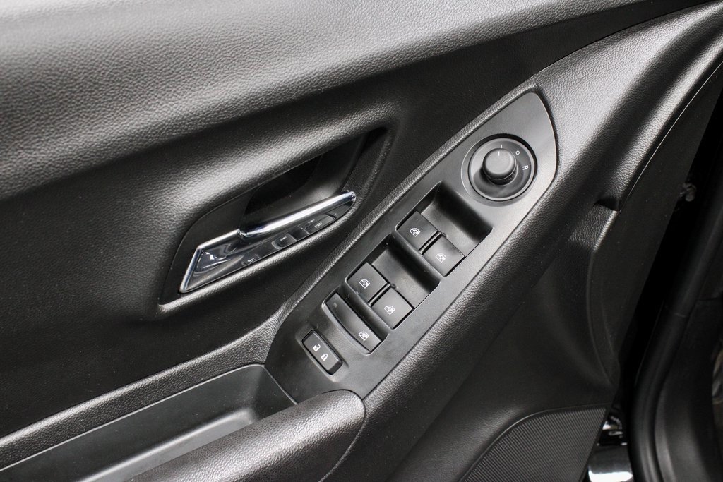 Used 2020 Chevrolet Trax LT w/ Redline Edition image 22