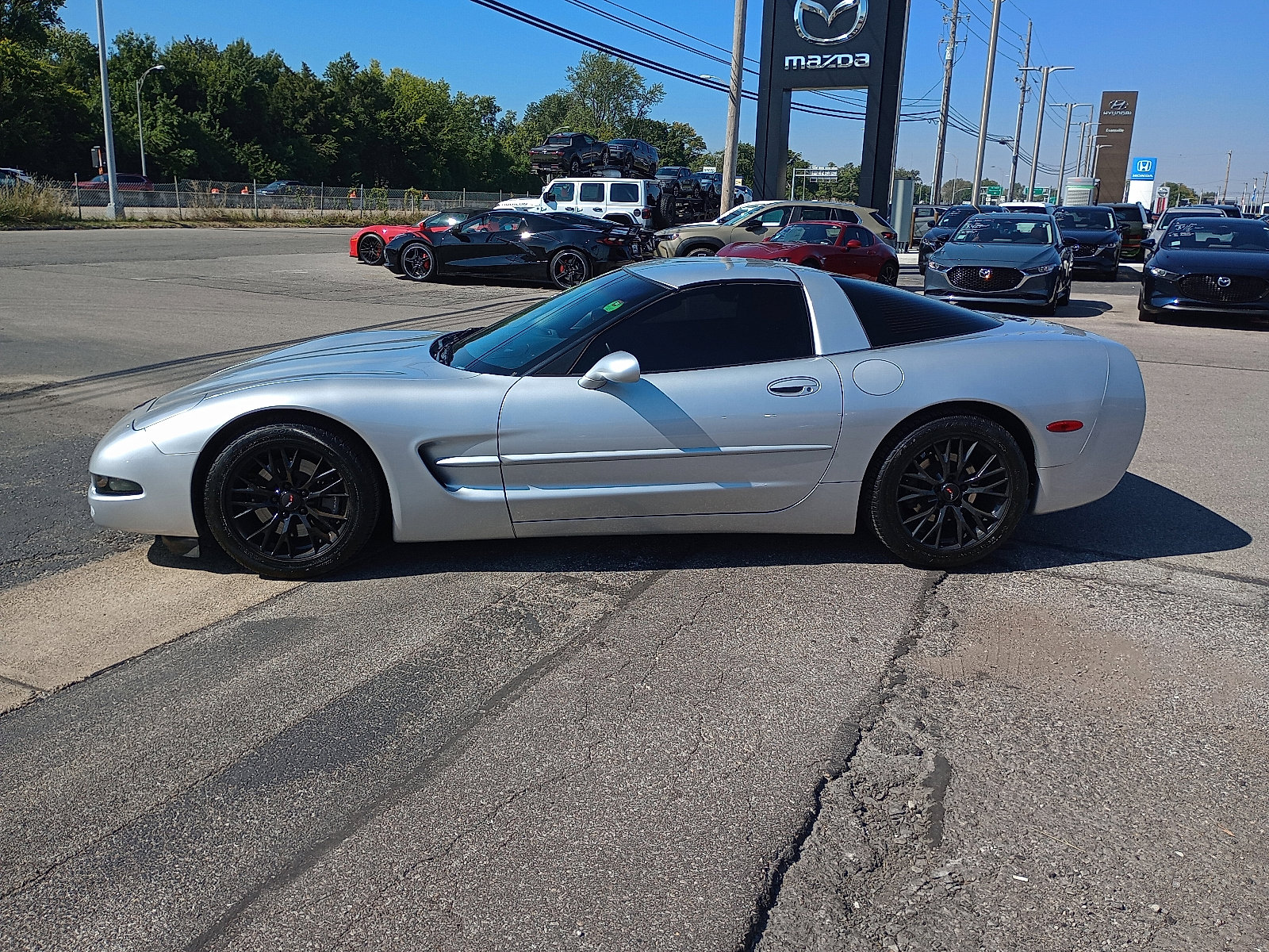 Used 2000 Chevrolet Corvette Coupe w/ Roof Pkg image 4