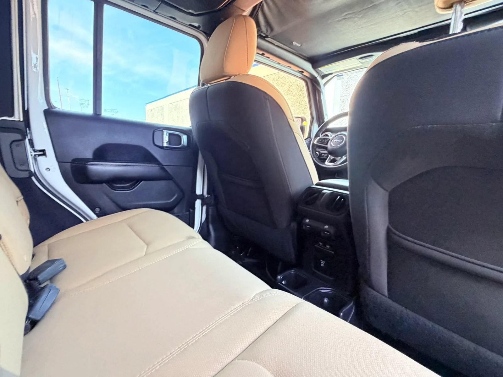 Used 2018 Jeep Wrangler Unlimited Sahara AWD/4WD image 28