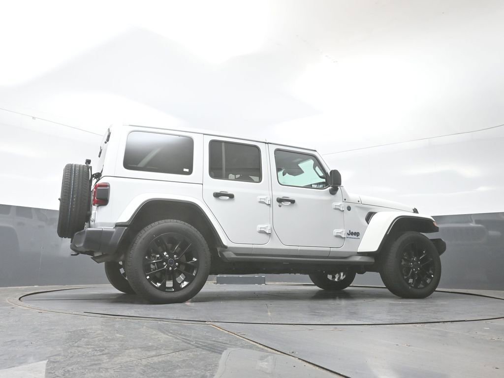 Used 2025 Jeep Wrangler Unlimited Sahara AWD/4WD image 23