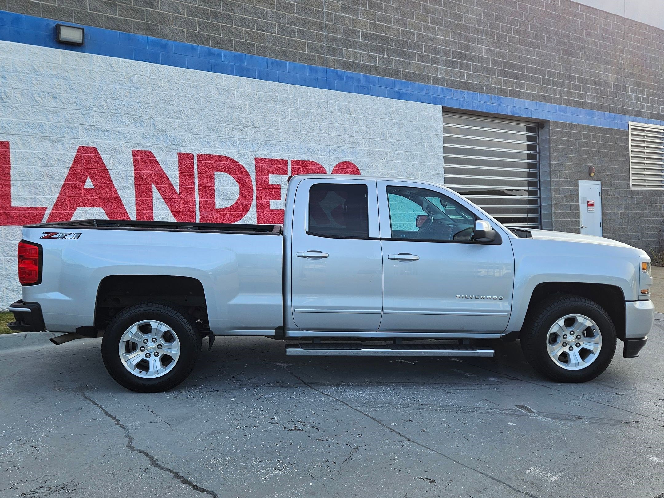 Used 2018 Chevrolet Silverado 1500 LT w/ All Star Edition image 8