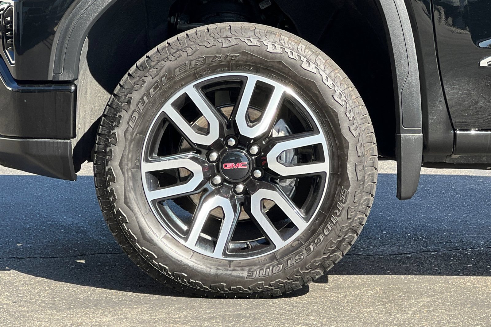 Used 2025 GMC Sierra 1500 AT4 w/ Technology Package AWD/4WD image 38