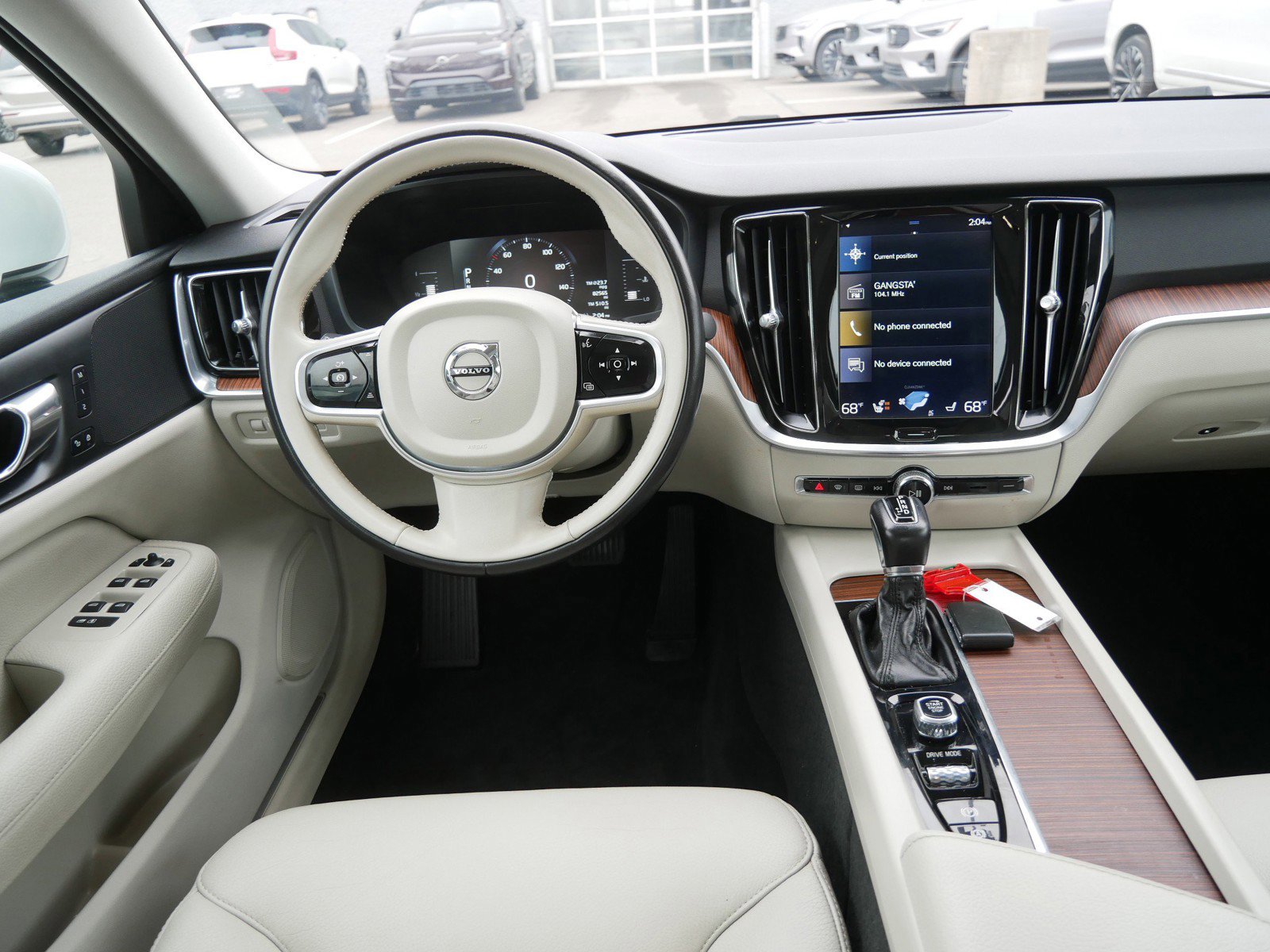 Used 2019 Volvo S60 T6 Momentum w/ Premium Package image 12