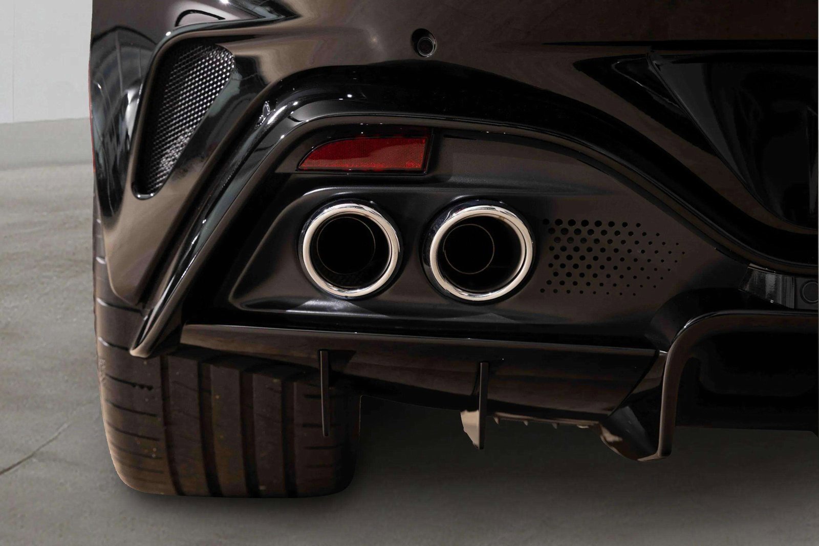 New 2025 Aston Martin V8 Vantage Coupe image 8